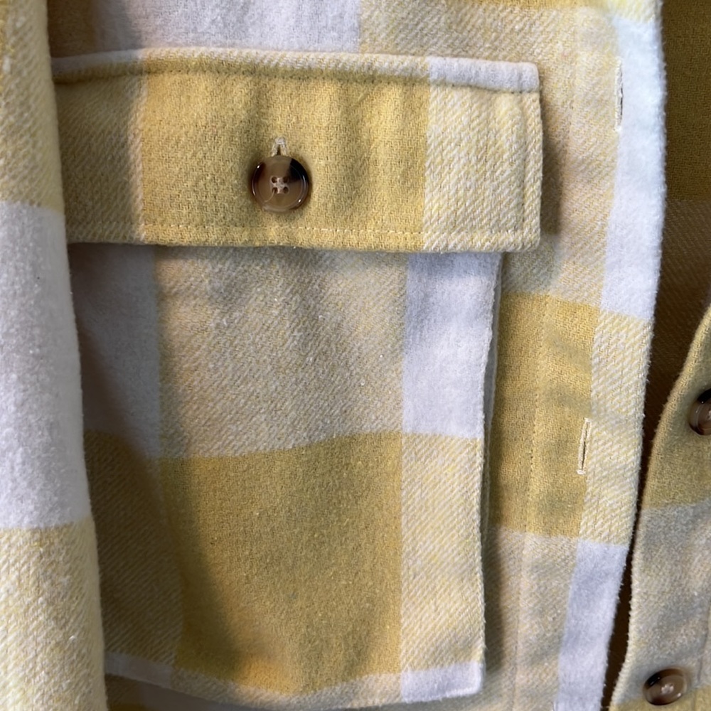 Pink lily- White and yellow flannel shacket size -small - Picture 3 of 7